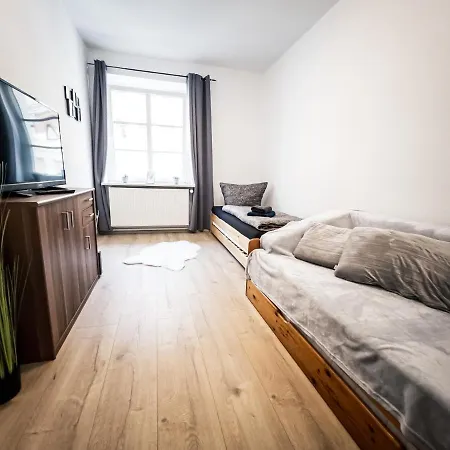 Apartamento Ruhige 2 Schlafzimmer Wohnung: 5 Einzelbetten + Kueche, Modernes Bad, Tv, Waschmaschine Leipzig