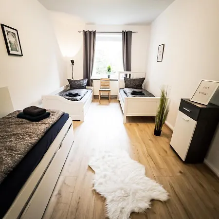 Ruhige 2 Schlafzimmer Wohnung: 5 Einzelbetten + Küche, Modernes Bad, Tv, Waschmaschine Apartment Leipzig