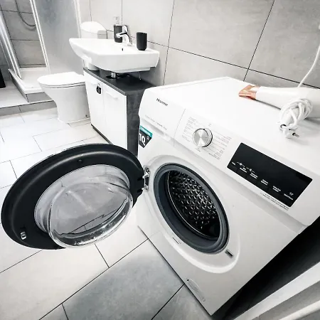 Ruhige 2 Schlafzimmer Wohnung: 5 Einzelbetten + Küche, Modernes Bad, Tv, Waschmaschine * Leipzig