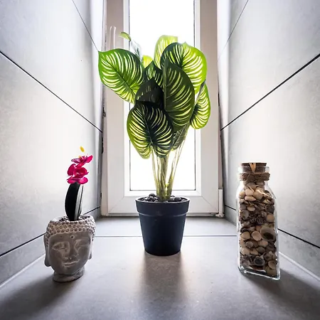 Ruhige 2 Schlafzimmer Wohnung: 5 Einzelbetten + Kueche, Modernes Bad, Tv, Waschmaschine * Leipzig