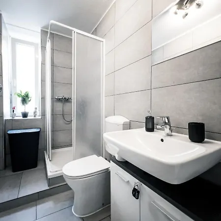 Apartment Ruhige 2 Schlafzimmer Wohnung: 5 Einzelbetten + Küche, Modernes Bad, Tv, Waschmaschine Leipzig