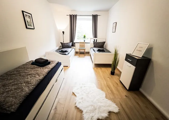 Ruhige 2 Schlafzimmer Wohnung: 5 Einzelbetten + Kueche, Modernes Bad, Tv, Waschmaschine 公寓 莱比锡