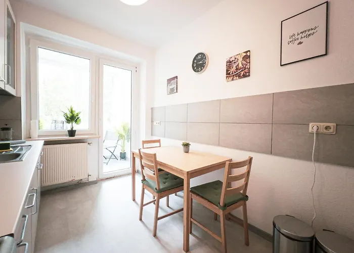 Ruhige 2 Schlafzimmer Wohnung: 5 Einzelbetten + Kueche, Modernes Bad, Tv, Waschmaschine 公寓 莱比锡