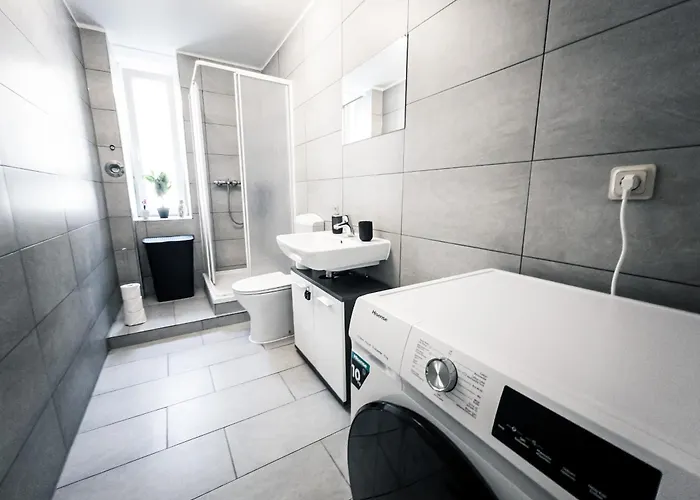 公寓 Ruhige 2 Schlafzimmer Wohnung: 5 Einzelbetten + Kueche, Modernes Bad, Tv, Waschmaschine *