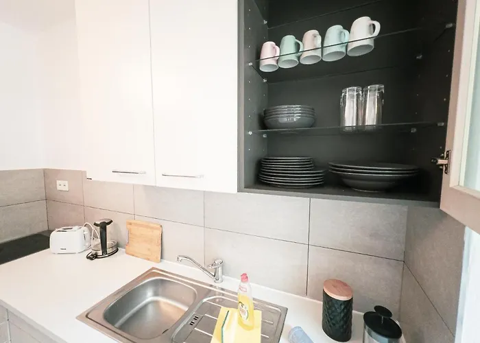 公寓 Ruhige 2 Schlafzimmer Wohnung: 5 Einzelbetten + Kueche, Modernes Bad, Tv, Waschmaschine *